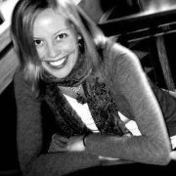 Profile Picture of Lucina Sanders (@lucina27) on Poshmark