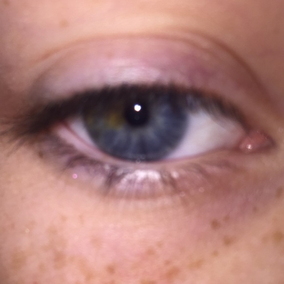 Profile Picture of Ava Kishpaugh (@avasellsmakeup) on Poshmark