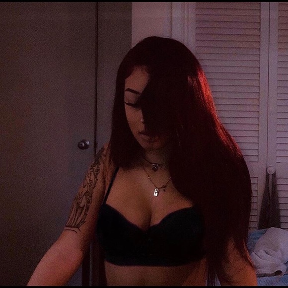 Profile Picture of Nyara Saimbert (@nyaras1) on Poshmark