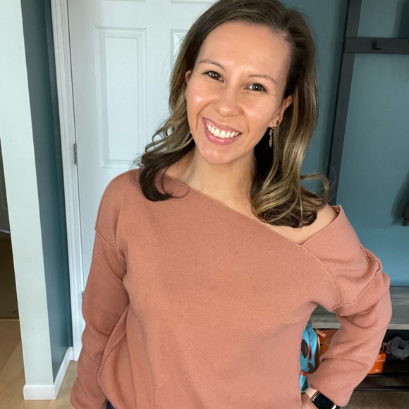 Profile Picture of Lindsay Loniewski (@lindsay_romero) on Poshmark