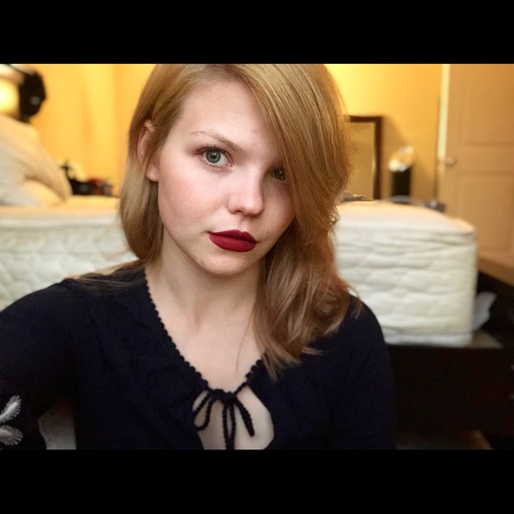 Profile Picture of Kaleigh Longfield (@kalbee18) on Poshmark