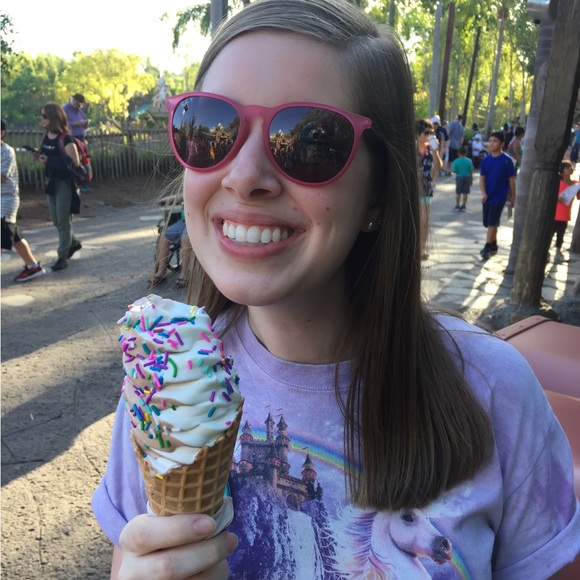 Profile Picture of Meredith Redding (@mredding8) on Poshmark