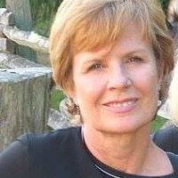 Profile Picture of Yolande Hoisington (@yolandeh) on Poshmark