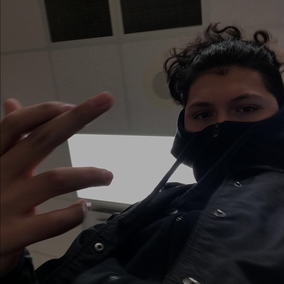 Profile Picture of Kelvin Rivera (@kelvin19) on Poshmark