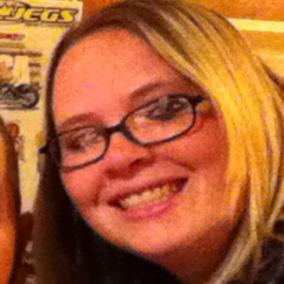 Profile Picture of Michelle Boorn (@michelleboorn) on Poshmark