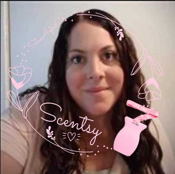 Profile Picture of Erin Chauvin (@eryn_112) on Poshmark