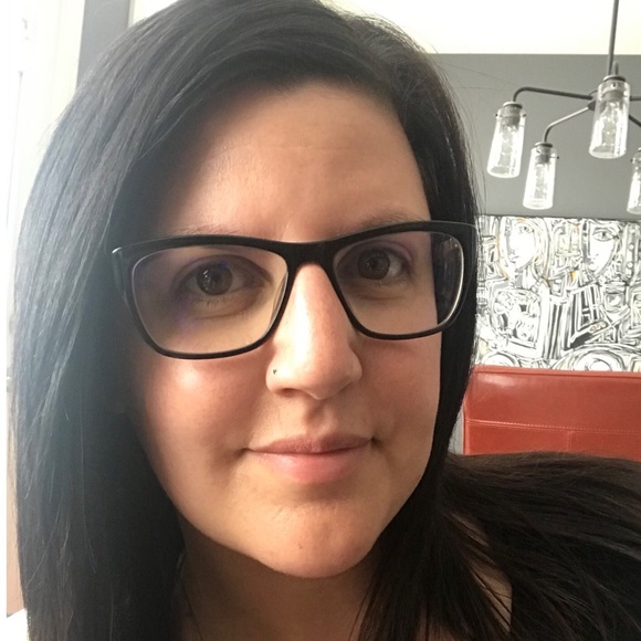 Profile Picture of Sara Schultz (@sasra4) on Poshmark