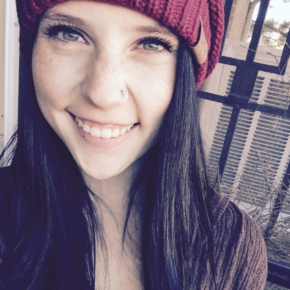 Profile Picture of Kayla Fowkes (@kaylafowkes13) on Poshmark