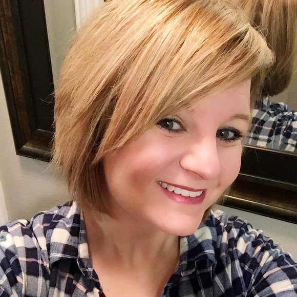 Profile Picture of Lori Stierwalt (@loribeth123) on Poshmark