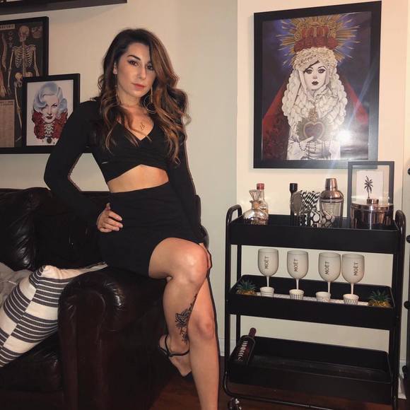 Profile Picture of Alex Rivero (@amr07n) on Poshmark
