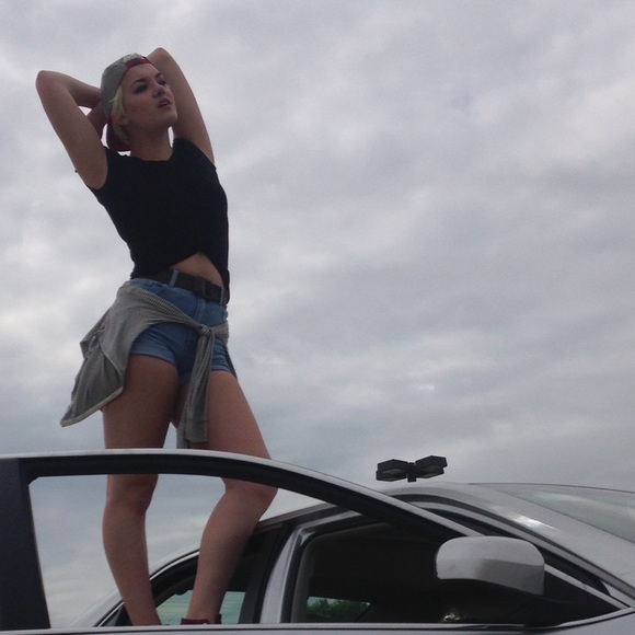 Profile Picture of Madeline Sherry (@mvdelinelouise) on Poshmark