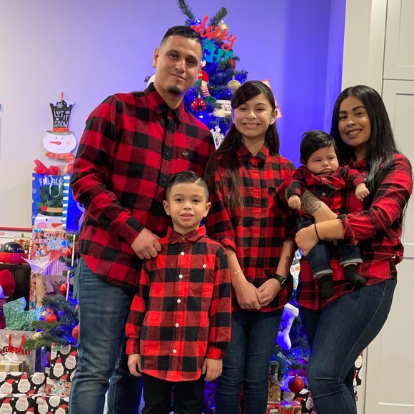 Profile Picture of Vivian Alvarado (@vanessa2525) on Poshmark