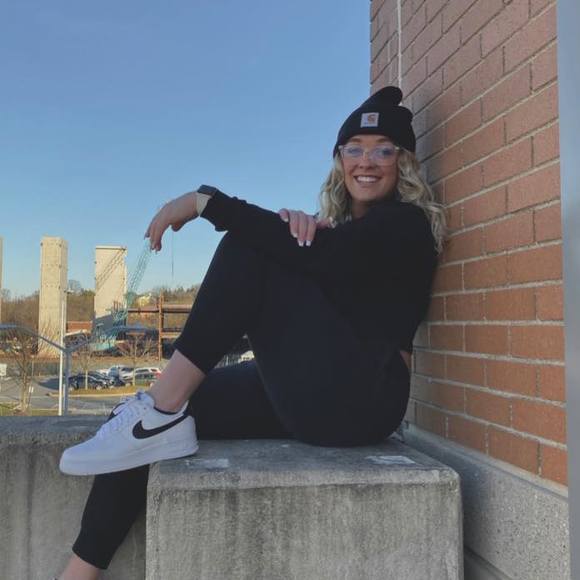 Jordyn Vandergast - Poshmark Profile Picture of Jordyn Vandergast (@javbubba3) on Poshmark