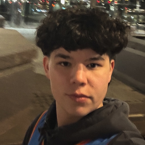 Profile Picture of Jonathon Barrett (@j_barr6) on Poshmark