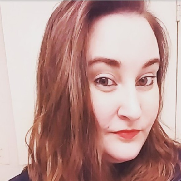 Profile Picture of Melodi Waldrop (@melodi_waldrop) on Poshmark