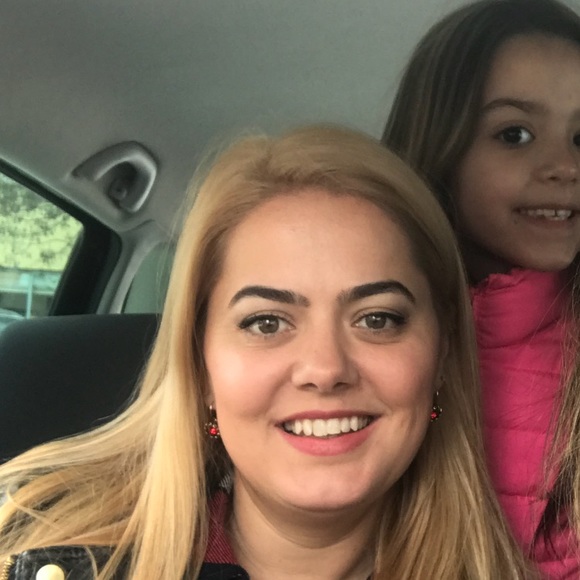 Profile Picture of Albina Bajgora (@tuanaedis) on Poshmark