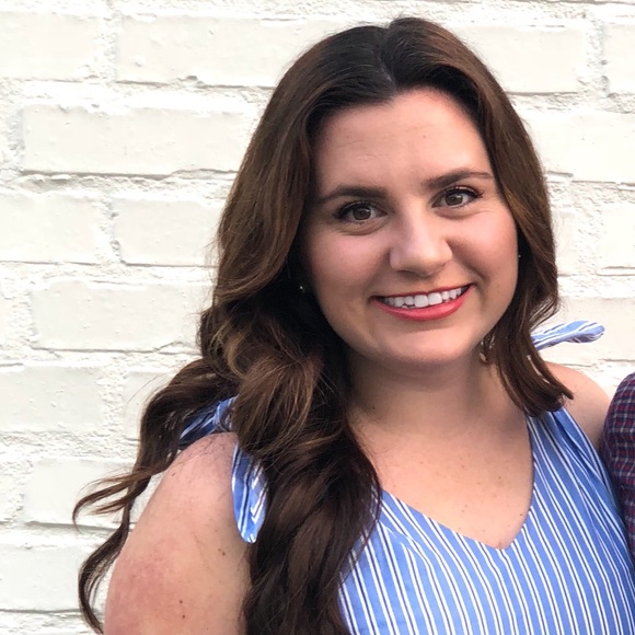 Profile Picture of Julia Trahan (@juliatrahan) on Poshmark