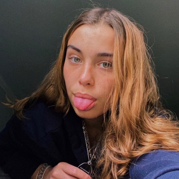 Profile Picture of Skye Mcleod (@skyemcleof) on Poshmark