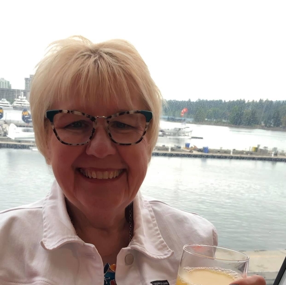Profile Picture of Debbie Quick (@debquick) on Poshmark