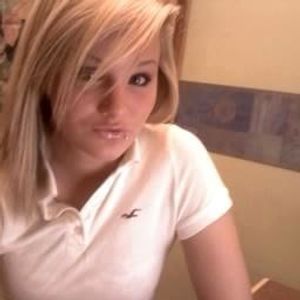 Profile Picture of Julie Easter (@buttersuxmydux) on Myspace