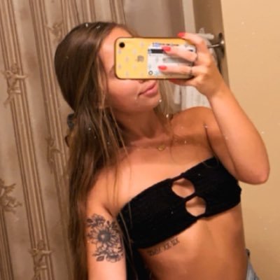 Profile Picture of Stephanie Wallace ❁ (@swallace4024) on Twitter