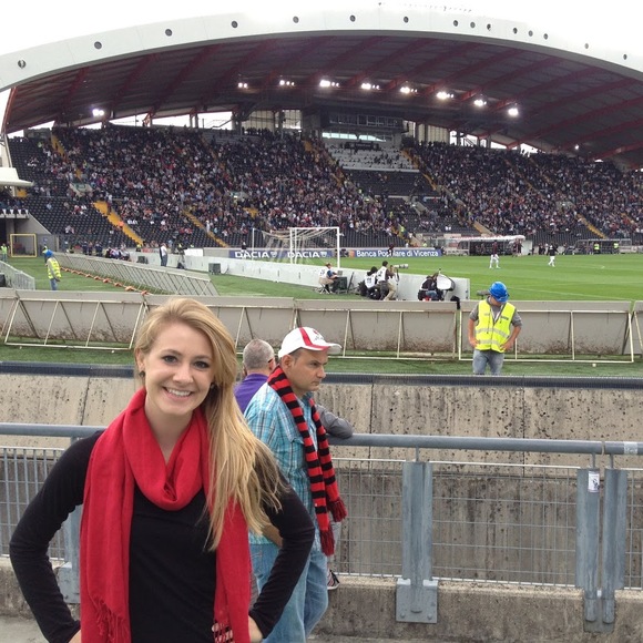 Profile Picture of Olivia Brouse (@oliviabrouse) on Poshmark