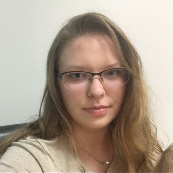Profile Picture of Melissa Fosmore (@mfosmore93) on Poshmark