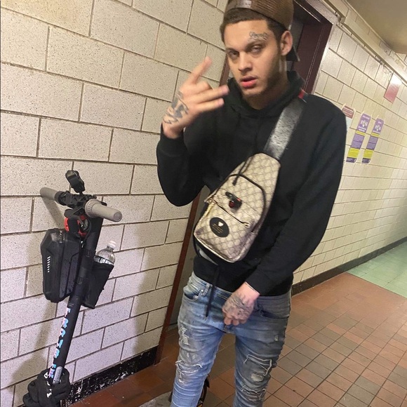 Profile Picture of Michael Jaje (@1fendii) on Poshmark