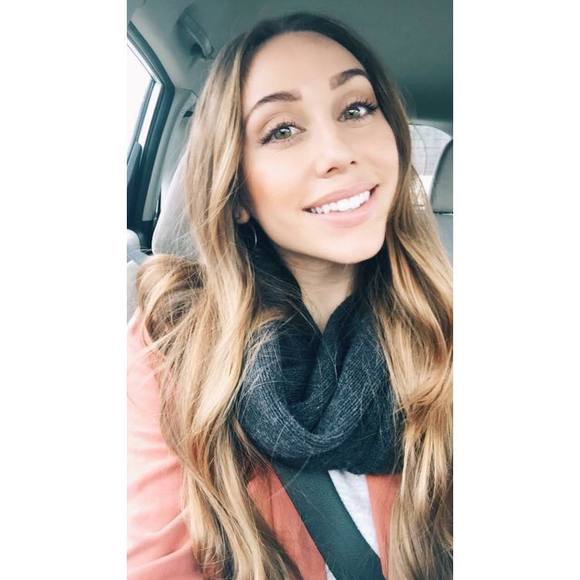 Sarah Libbon - Poshmark Profile Picture of Sarah Libbon (@slibbon) on Poshmark