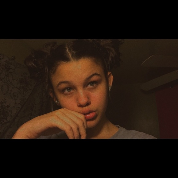 Profile Picture of Ammylia-rose Huskins (@ammyliarose) on Poshmark