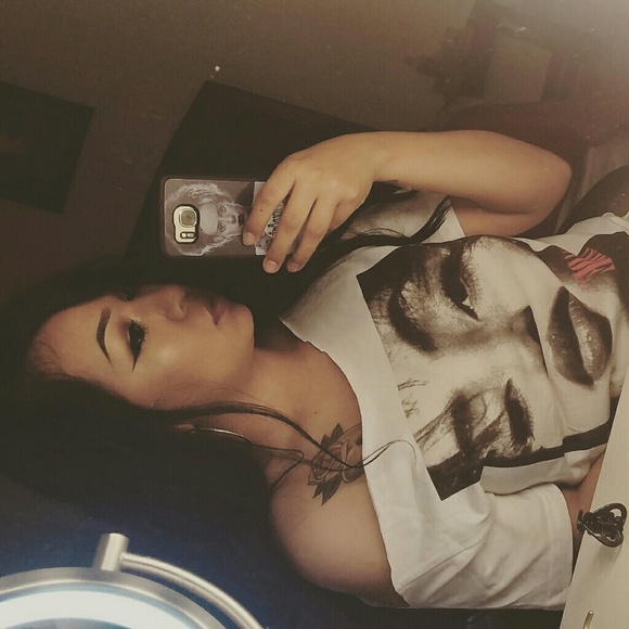 Profile Picture of Nancy Lo (@naannieee) on Poshmark