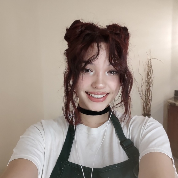 Profile Picture of Zoe Stilson (@zoe_stilsonn) on Poshmark