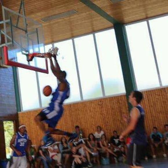 Profile Picture of Mike Moe (@mo68) on Poshmark