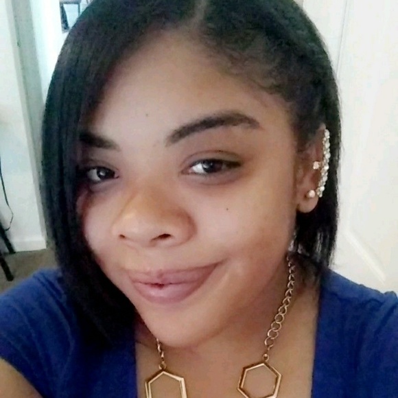 Profile Picture of Shawnte Reyes (@missreyes25) on Poshmark