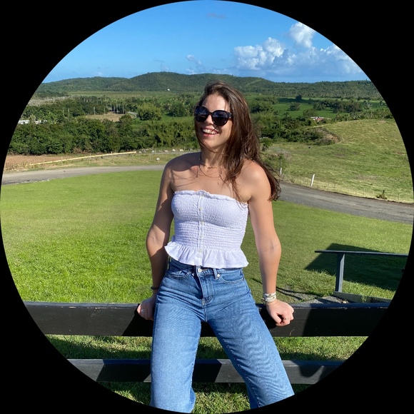 Profile Picture of P P (@pipers_clothes) on Poshmark