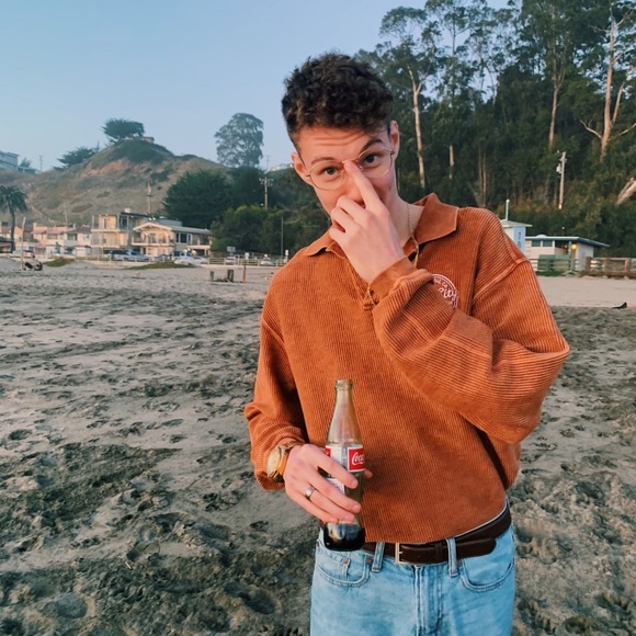 Profile Picture of Simon Shaw (@simonshaw) on Poshmark