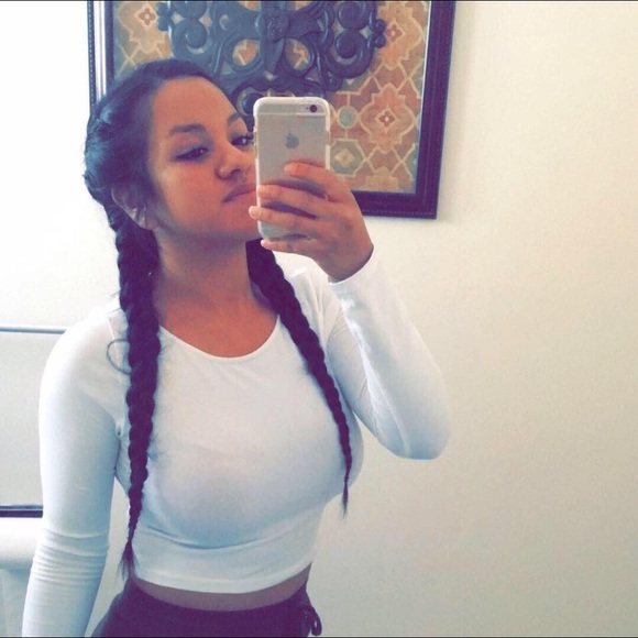 Profile Picture of Cristal Perez (@cristalp22) on Poshmark