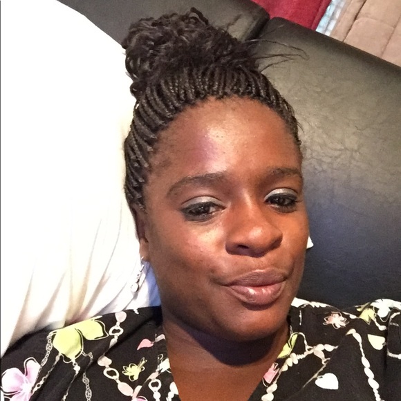 Profile Picture of Sheena Moore (@sheena814) on Poshmark