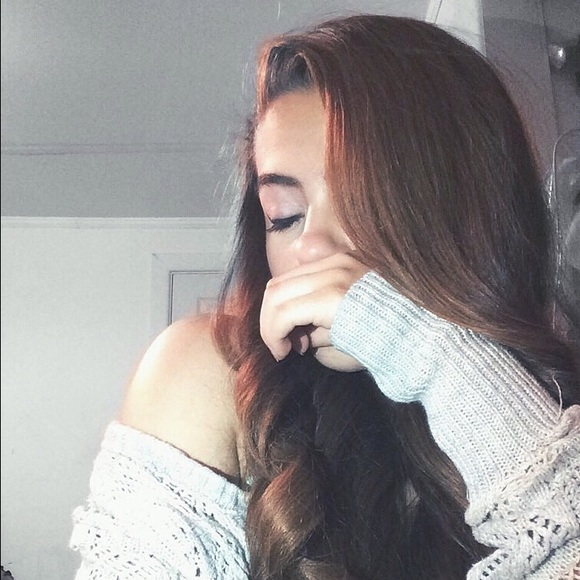 Profile Picture of Callie Weigelt (@callieannerenae) on Poshmark
