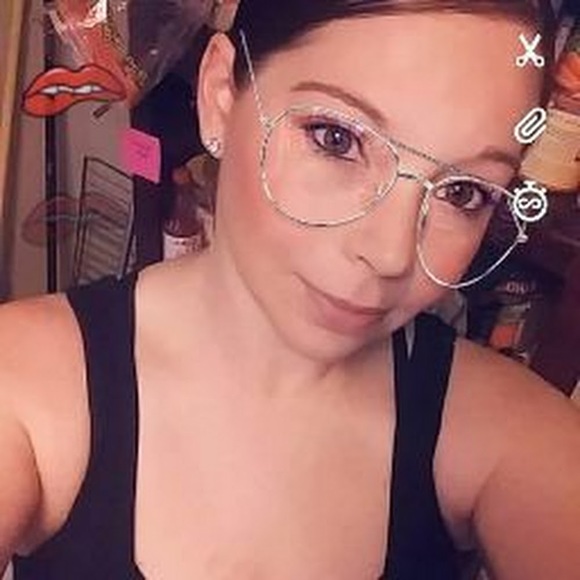 Profile Picture of Angela Obrien (@angiemlacy82) on Poshmark