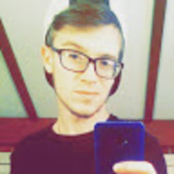 Profile Picture of Tom Gennette (@genetix413) on Poshmark