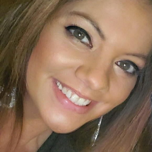 Profile Picture of Jennifer Crockett (@jcrockett1972) on Poshmark