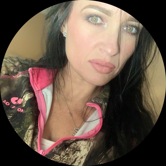 Profile Picture of Lori Pierce (@la3444) on Poshmark