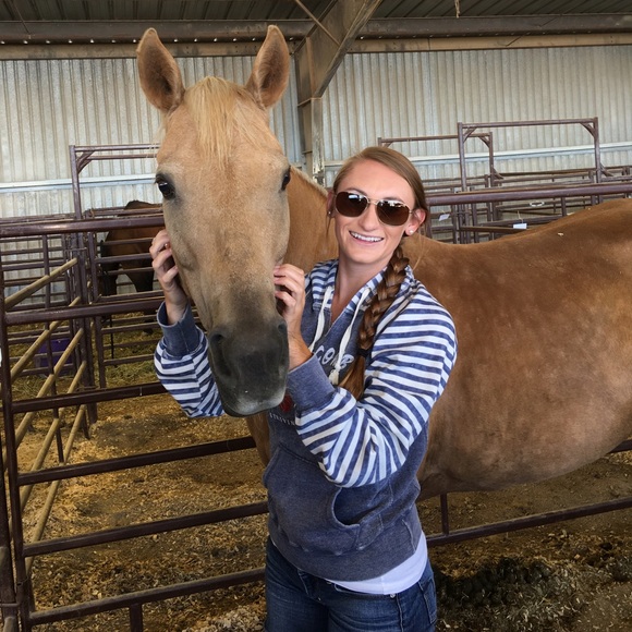 Profile Picture of Marlee Mussmann (@marleermussmann) on Poshmark