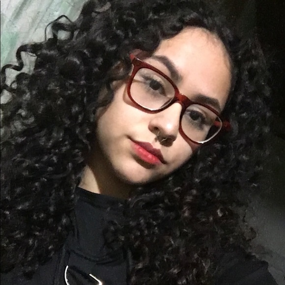 Profile Picture of Brianda Leyva (@breelvy) on Poshmark