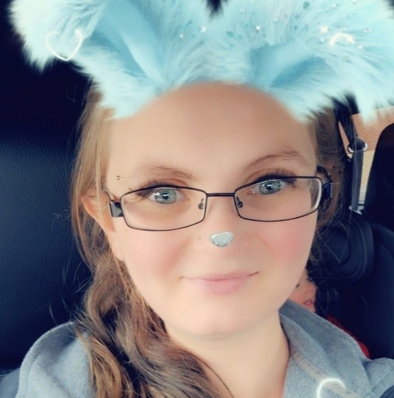 Profile Picture of Candace Elmgreen (@candacee23) on Poshmark