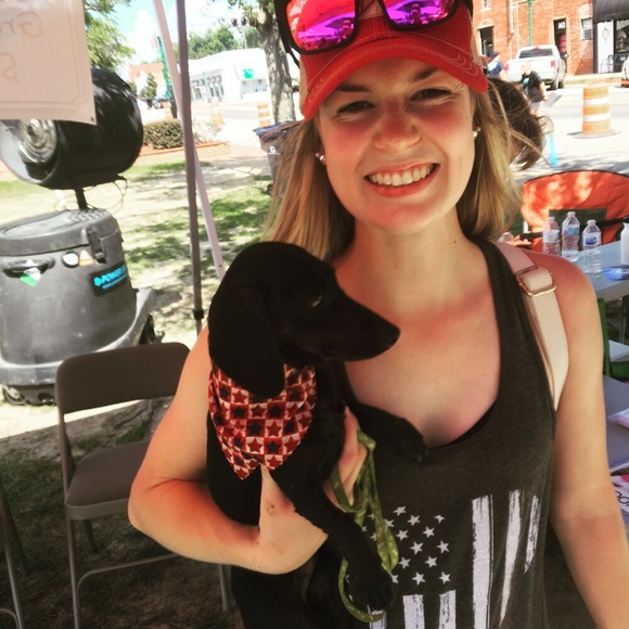 Profile Picture of Rhesa Hyde (@rhesalee) on Poshmark