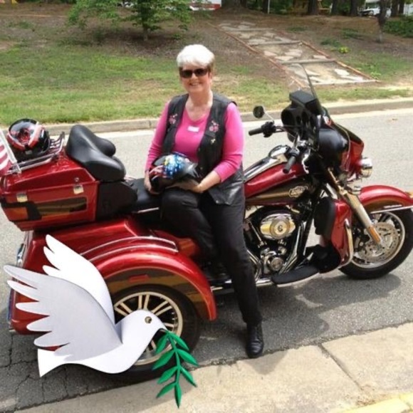 Profile Picture of Elaine Shorb (@redhead369) on Poshmark
