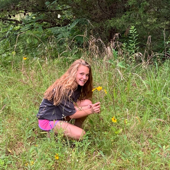 Kennedy Reynolds - Poshmark Profile Picture of Kennedy Reynolds (@reynoldskenn7) on Poshmark