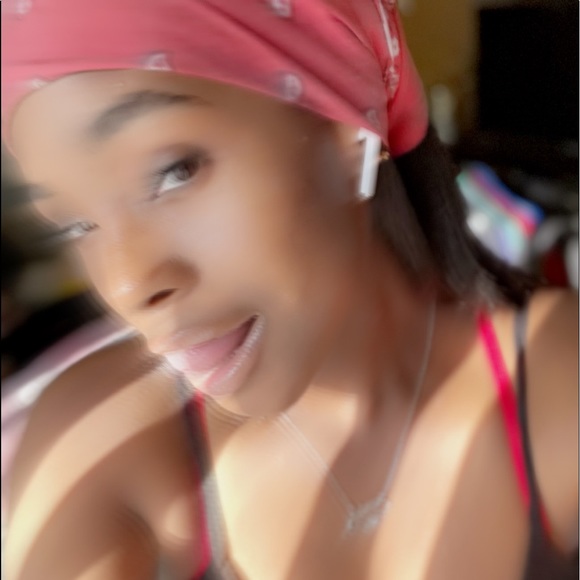 Profile Picture of Autumn Jones (@autumn580) on Poshmark